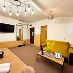 Apartment Golden Escape - Charming In Prime Location Craiova