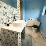 Golden Escape - Charming In Prime Location Apartment *