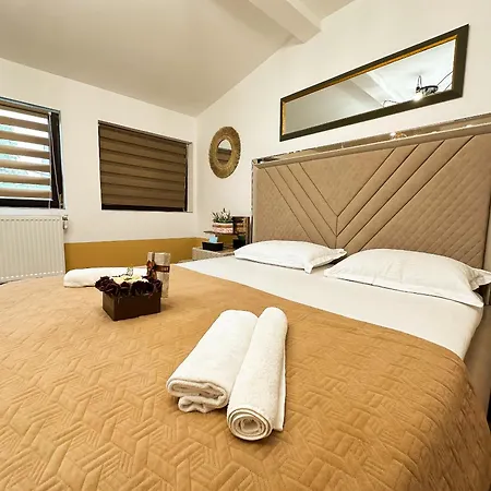 Golden Escape - Charming In Prime Location Lägenhet *