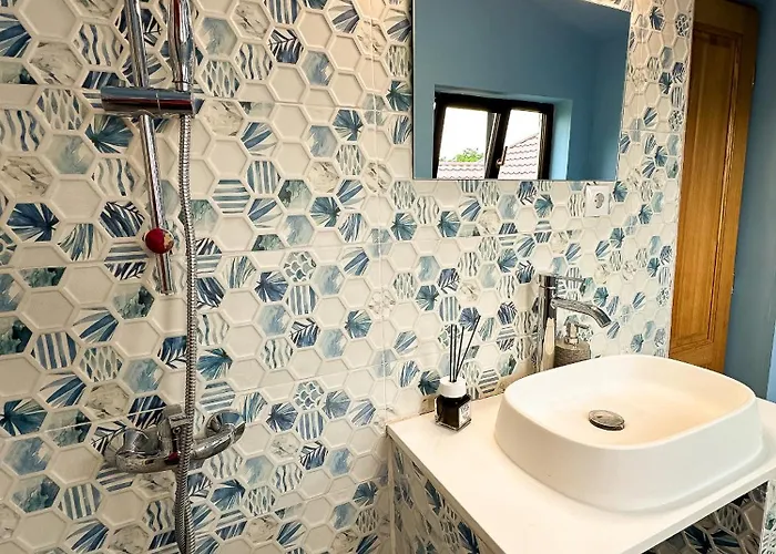 Golden Escape - Charming In Prime Location *