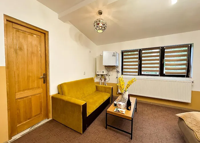 Golden Escape - Charming In Prime Location