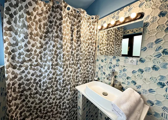 Golden Escape - Charming In Prime Location *